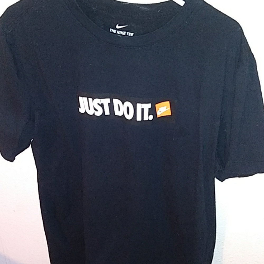 Nike box logo teeshirt